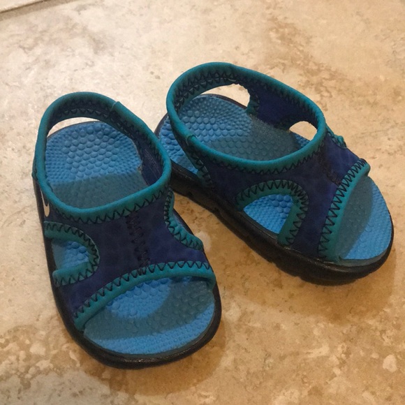 baby blue nike sandals